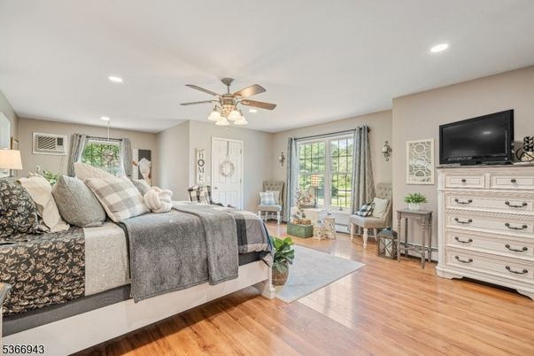 Bedroom, Interior, Living room, Recessed Lighting, Wood Texture Flooring
