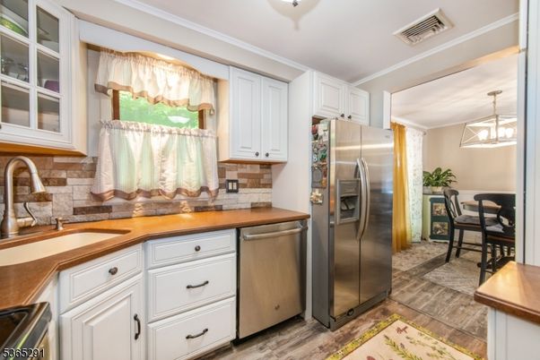 Dining room, Interior, Kitchen, Pendant Lights, Stainless Steel Appliances, Wood Texture Flooring