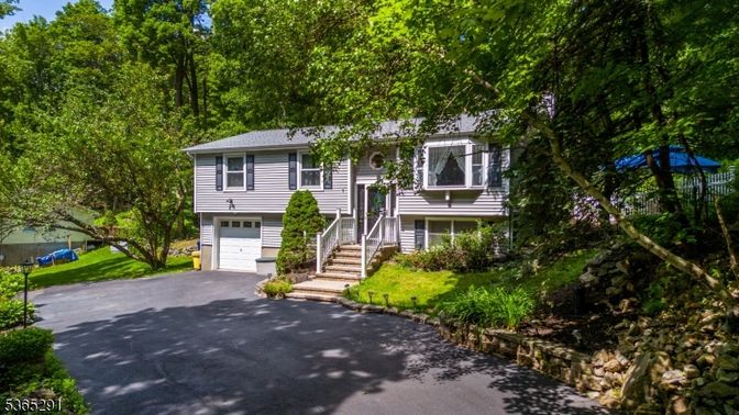 Attached, Exterior, Facade, Raised Ranch