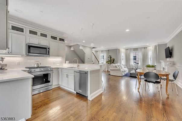 Dining room, Interior, Kitchen, Living room, Pendant Lights, Recessed Lighting, Stainless Steel Appliances, Wood Texture Flooring