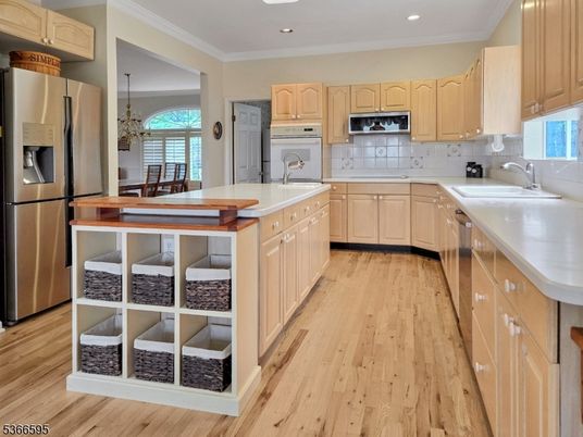 Chandelier, Dining room, Interior, Kitchen, Recessed Lighting, Wood Texture Flooring