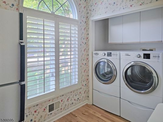 Interior, Washer, Wood Texture Flooring