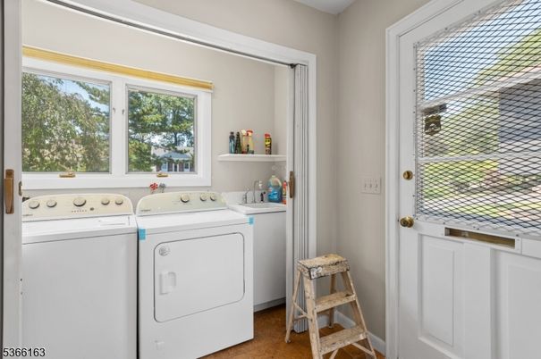 Interior, Utility Closets, Washer, Wood Texture Flooring
