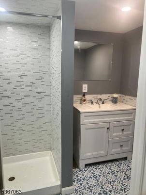 Bathroom, Interior, Recessed Lighting