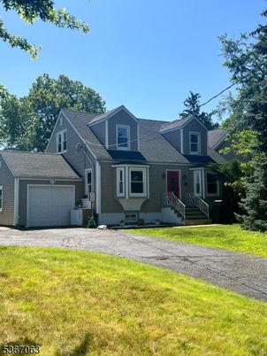Attached, Exterior, Facade, Cape Cod