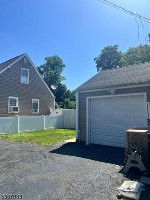 Detached Garage, Exterior