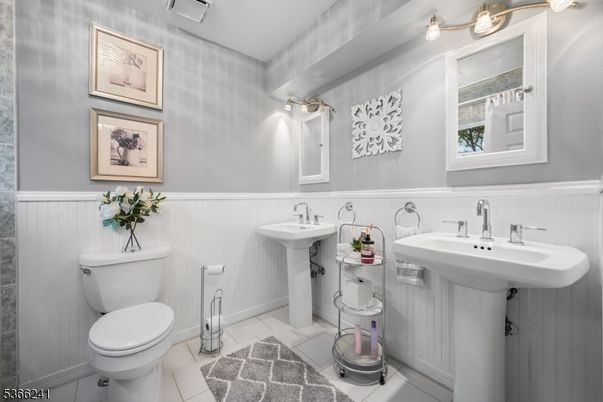 Bathroom, Dual Sink Vanities, Interior