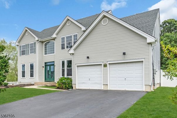 Attached, Exterior, Facade, Farmhouse