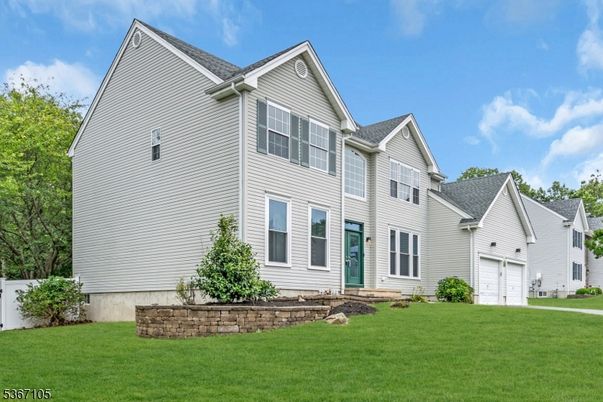 Attached, Exterior, Facade, Farmhouse