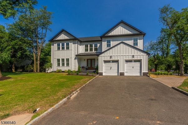 Attached, Exterior, Facade, Farmhouse