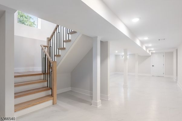 Empty room, Interior, Marble, Recessed Lighting