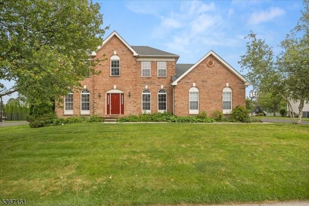 Backyard, Exterior, Facade, Brick Facade, Brick Traditional
