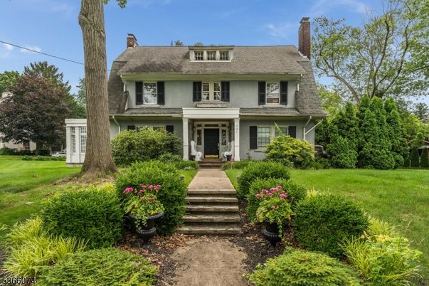 Exterior, Facade, American Foursquare