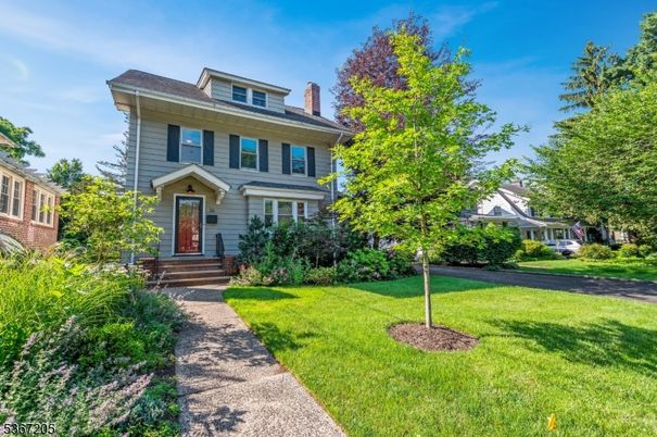 Backyard, Exterior, Facade, American Foursquare