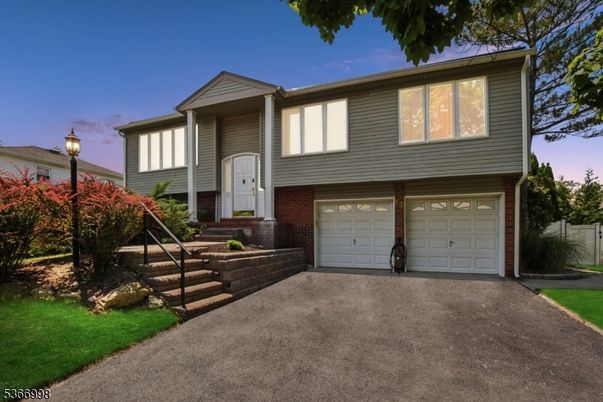 Attached, Exterior, Facade, Brick Facade, Raised Ranch