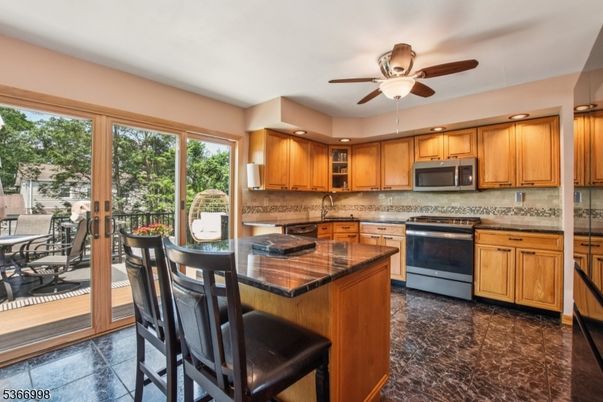 Dining room, Interior, Kitchen, Recessed Lighting, Stainless Steel Appliances