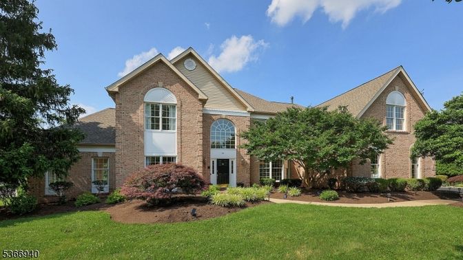 Exterior, Facade, Brick Facade, Brick Traditional