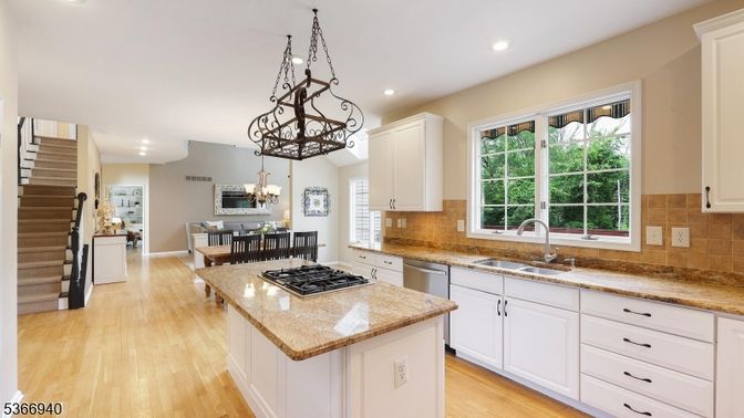 Chandelier, Dining room, Interior, Kitchen, Pendant Lights, Recessed Lighting, Wood Texture Flooring