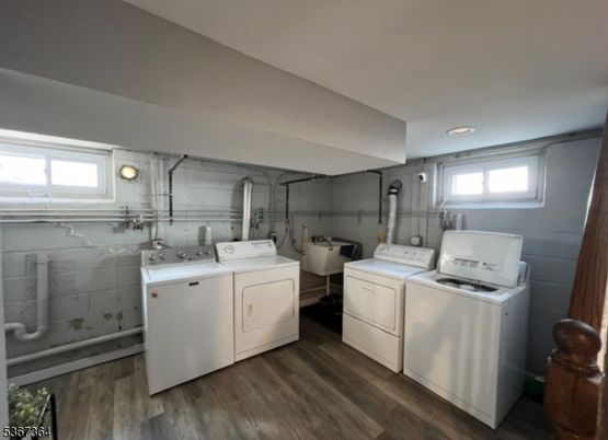 Interior, Recessed Lighting, Washer, Wood Texture Flooring