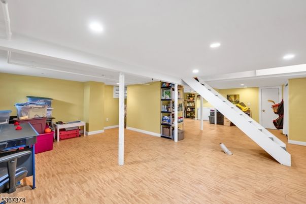 Interior, Recessed Lighting, Wood Texture Flooring