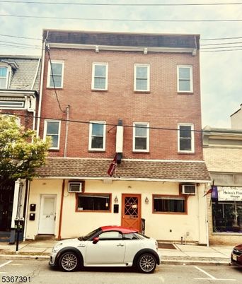 Exterior, Facade, Brick Facade, Rowhouse