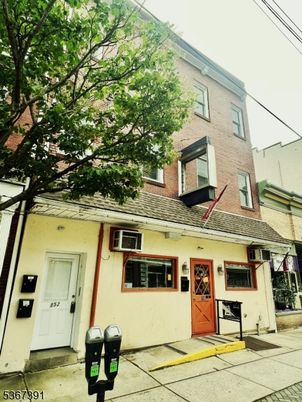 Exterior, Facade, Brick Facade, Rowhouse