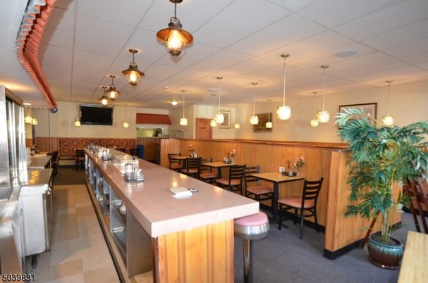 Dining room, Interior, Kitchen, Pendant Lights, Recessed Lighting, Stainless Steel Appliances