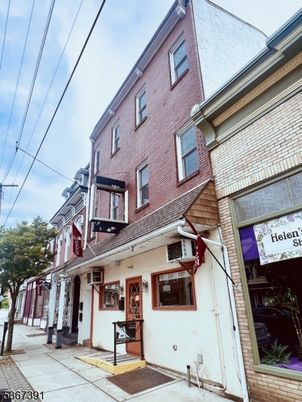Exterior, Facade, Brick Facade, Rowhouse