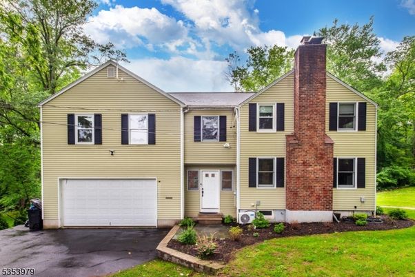 Attached, Exterior, Facade, Brick Facade, Rowhouse