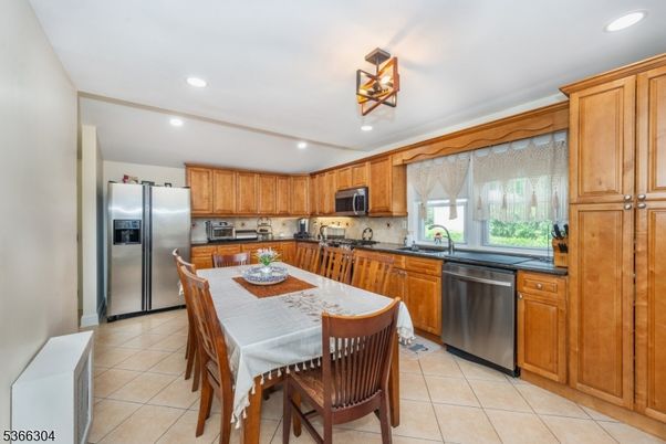 Dining room, Interior, Kitchen, Recessed Lighting, Stainless Steel Appliances
