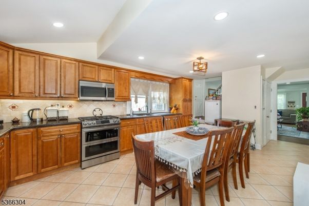 Dining room, Interior, Kitchen, Recessed Lighting, Stainless Steel Appliances