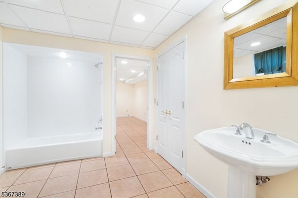 Bathroom, Interior, Recessed Lighting