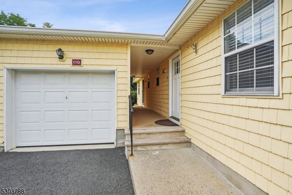 Detached Garage, Exterior