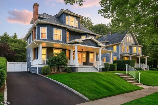 Exterior, Facade, Queen Anne Victorian