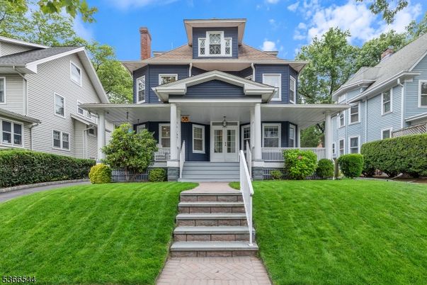 Exterior, Facade, American Foursquare