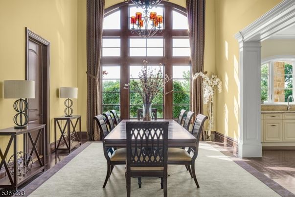 Chandelier, Dining room, Interior