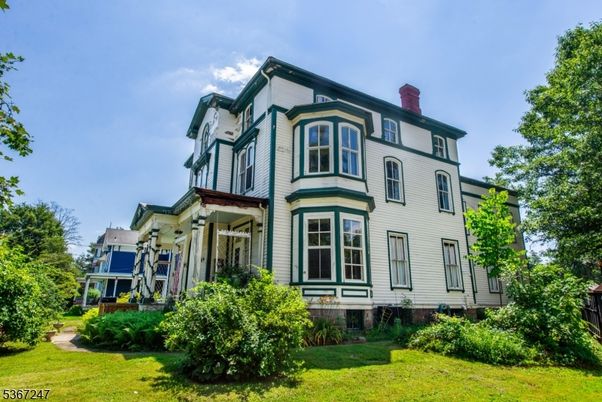 Backyard, Exterior, Facade, Queen Anne Victorian