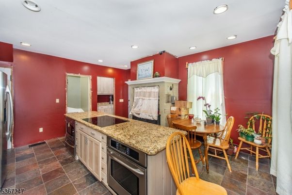 Dining room, Interior, Kitchen, Recessed Lighting, Stainless Steel Appliances