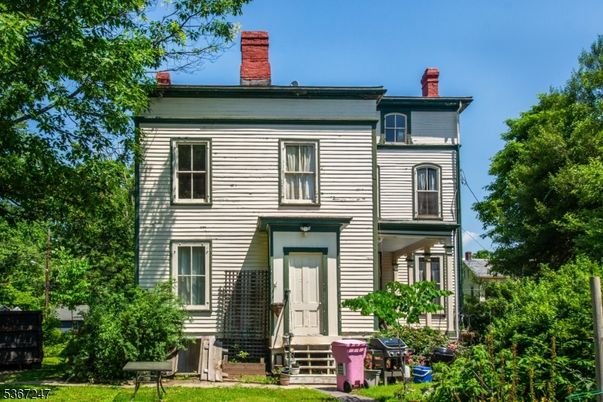 Exterior, Facade, Queen Anne Victorian