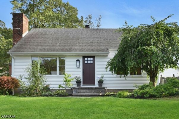 Exterior, Facade, Cape Cod