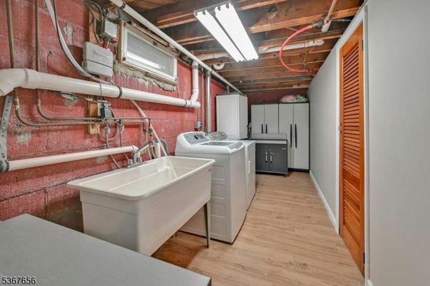 Interior, Washer, Wood Texture Flooring