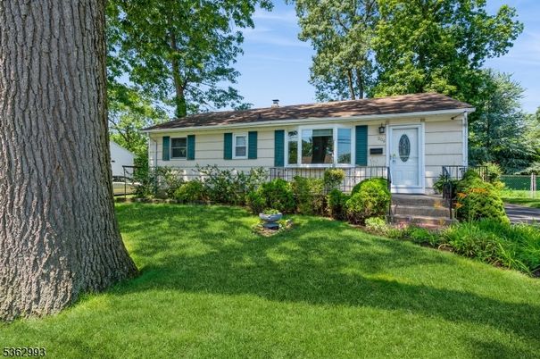 Backyard, Exterior, Facade, Ranch