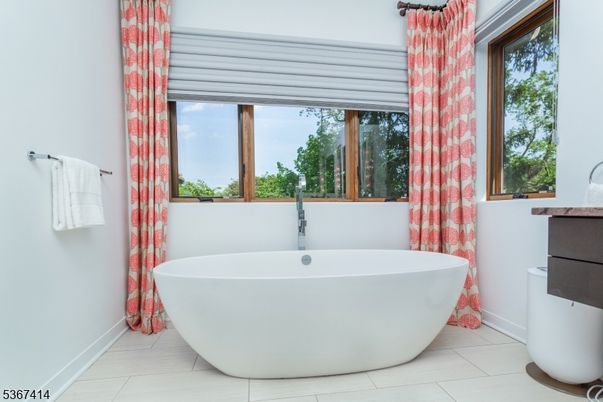 Bathroom, Free Standing Baths, Interior