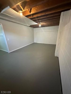 Empty room, Interior, Wooden Beams