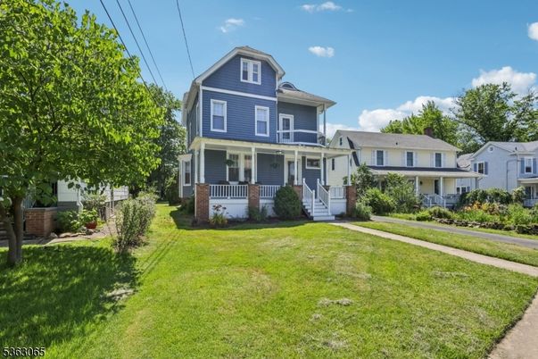 Backyard, Exterior, Facade, Queen Anne Victorian