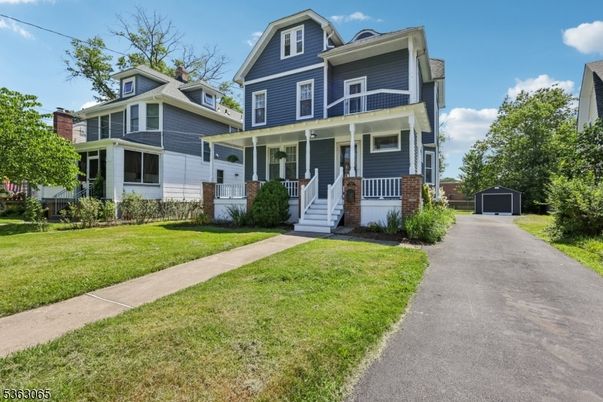 Exterior, Facade, Queen Anne Victorian
