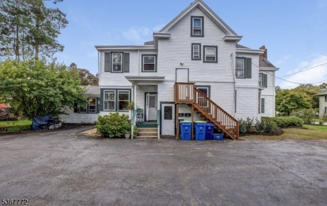 Backyard, Exterior, Facade, Queen Anne Victorian