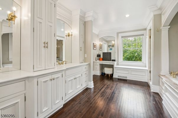 Bathroom, Interior, Recessed Lighting, Wood Texture Flooring