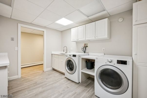 Interior, Recessed Lighting, Washer, Wood Texture Flooring