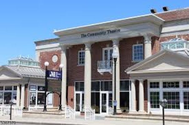 Exterior, Facade, Brick Facade, Georgian